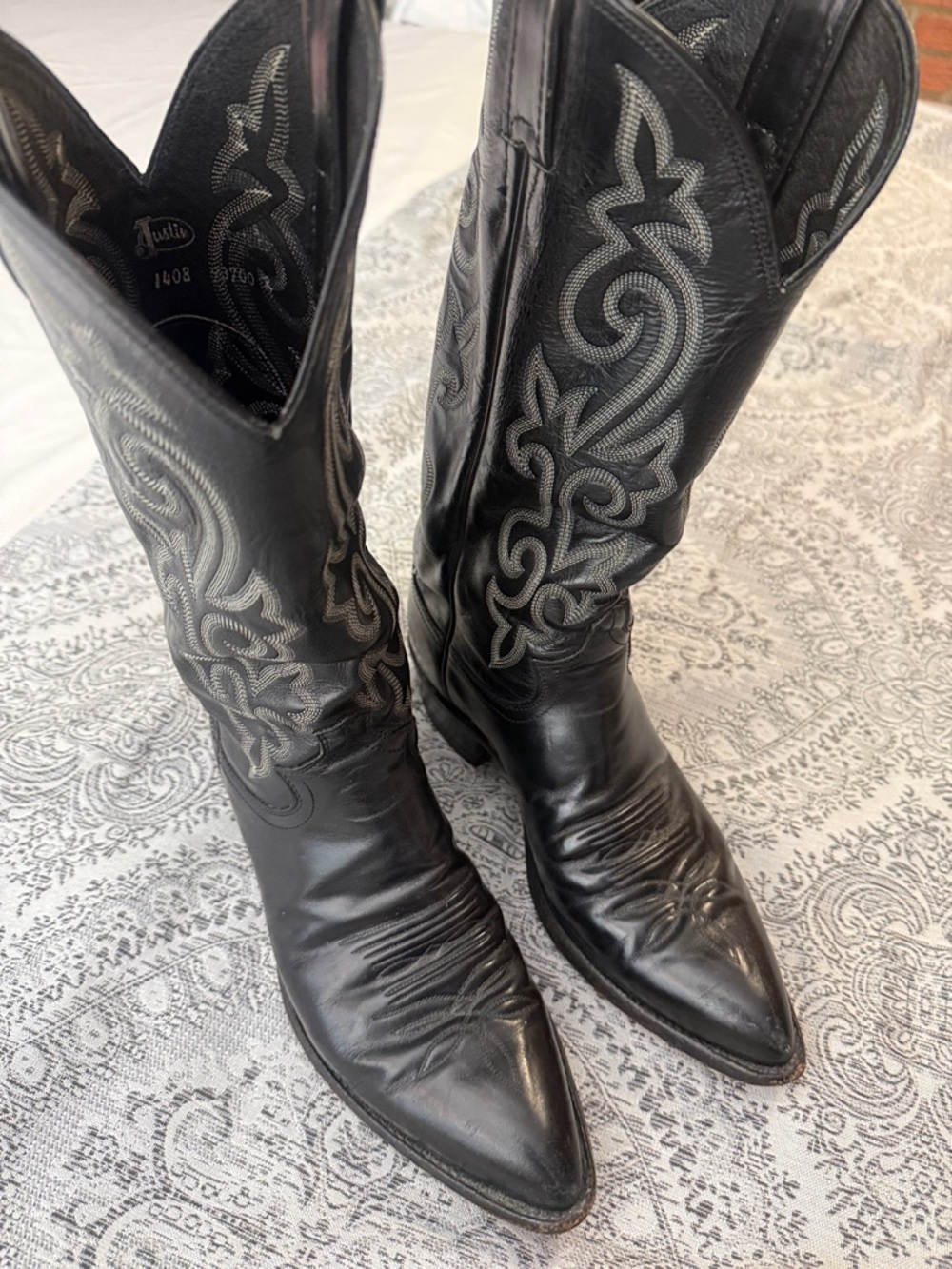 JUSTIN - Black Embroidered Leather Cowboy Boots - 7.5